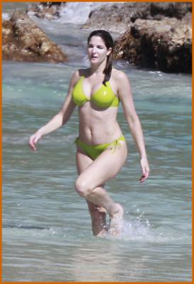 Stephanie Seymour: Green Bikini Vacation